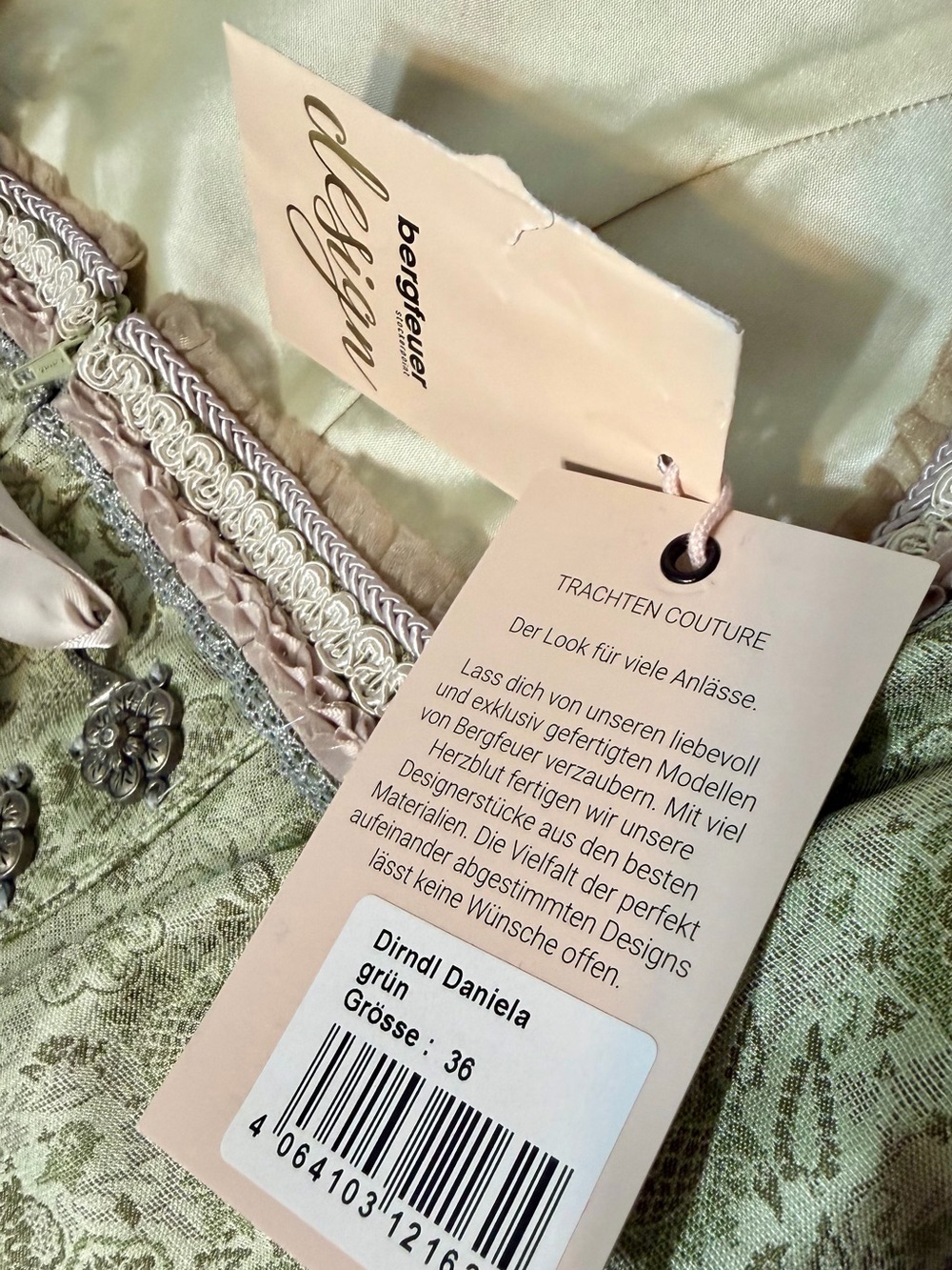 NWT Dirndl Daniela from Bergfeuer in sage green - Picture 12 of 13